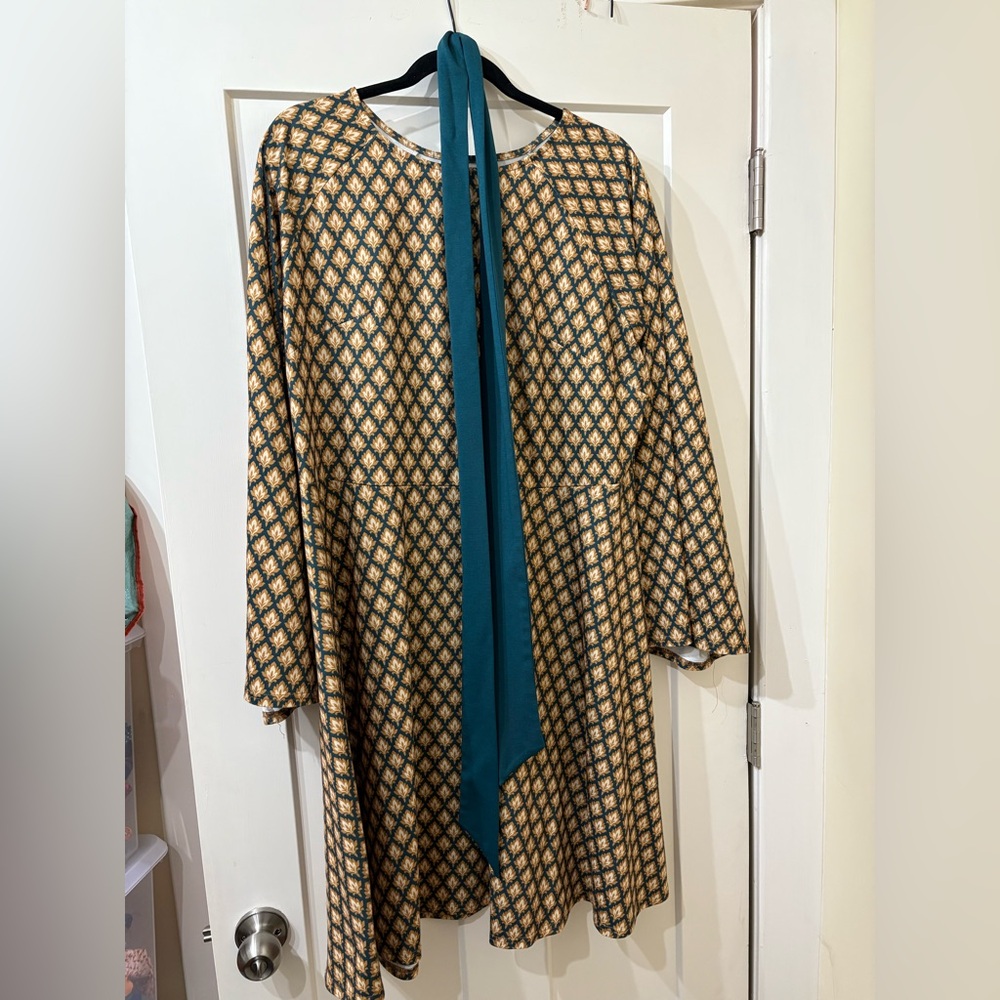 Unique Vintage Green and Gold Deco Print Dress